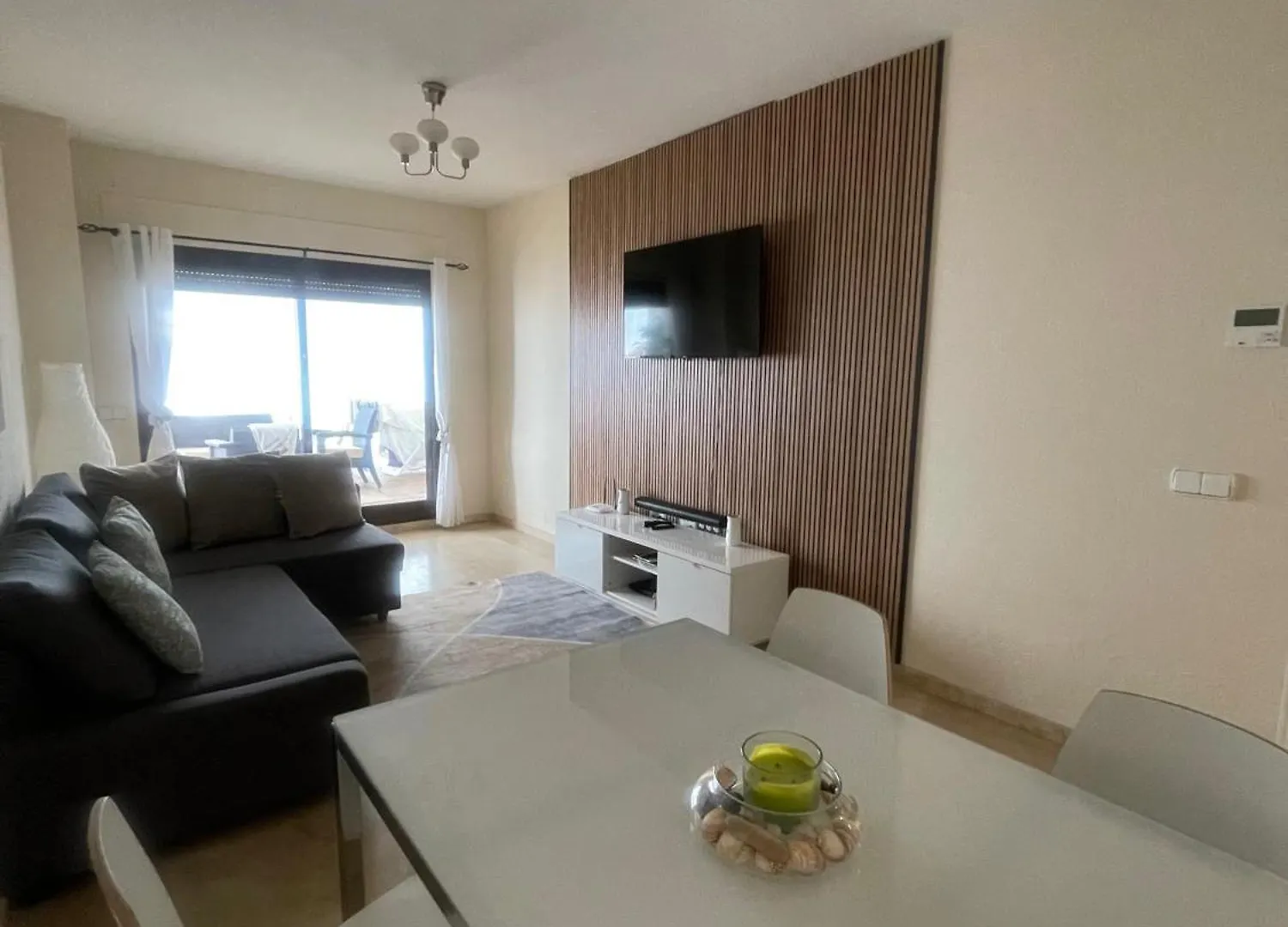 Stunning 2-Bed Apartment In Marina De Le Duquesa Manilva